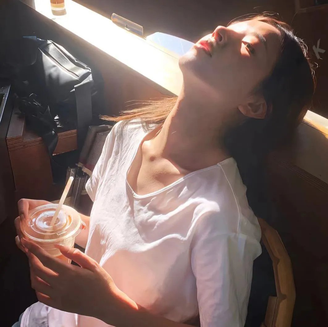后窗的女人